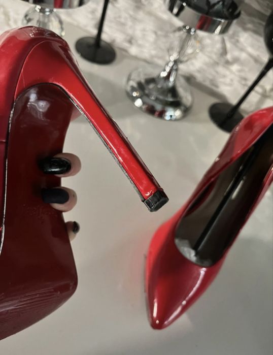 Szpilki czerwone lakierowane platforma 37