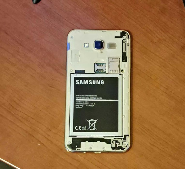 Смартфон Samsung J7 neo