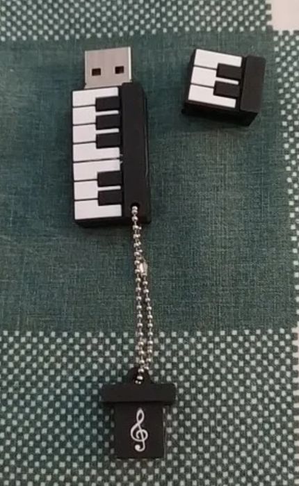 Pen Usb 64 Gb Piano Cartoon Key - Envio Grátis em 48 Horas