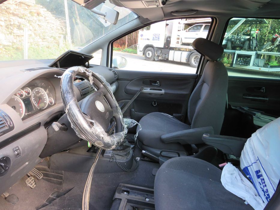 Volkswagen Sharan 2.0TDI de 2006 - Peças Usadas
