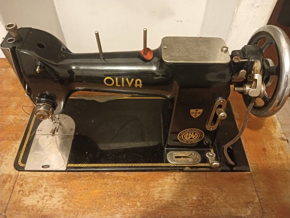 Maquina de costura antiga "oliva"