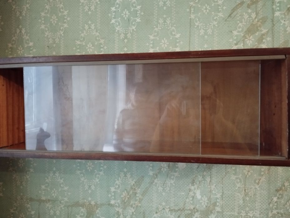 Книжная полка в отличном состоянии