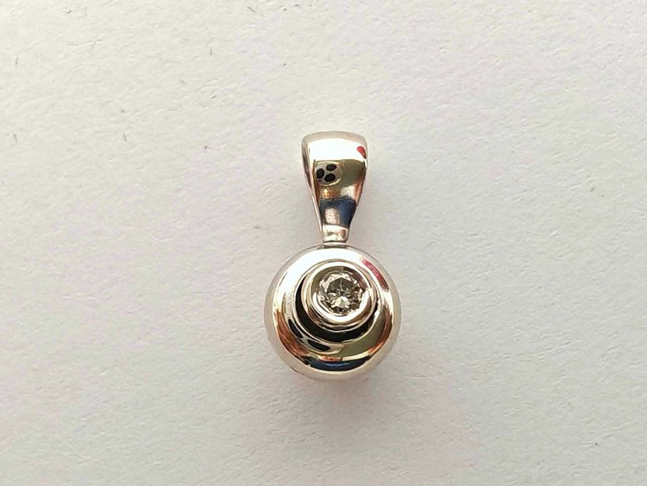 Złota zawieszka certyfikat białe i żółte złoto 585 1,52g 0,04ct