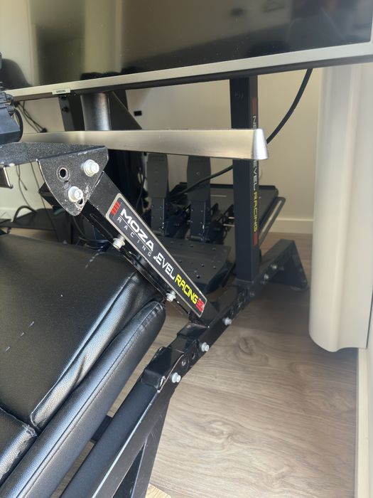 Cockpit Next Level Racing F-GT + Suporte Monitor