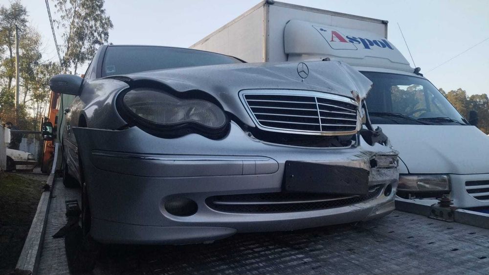 Mercedes C 220 W203 Ano 2000 | PARA PEÇAS |