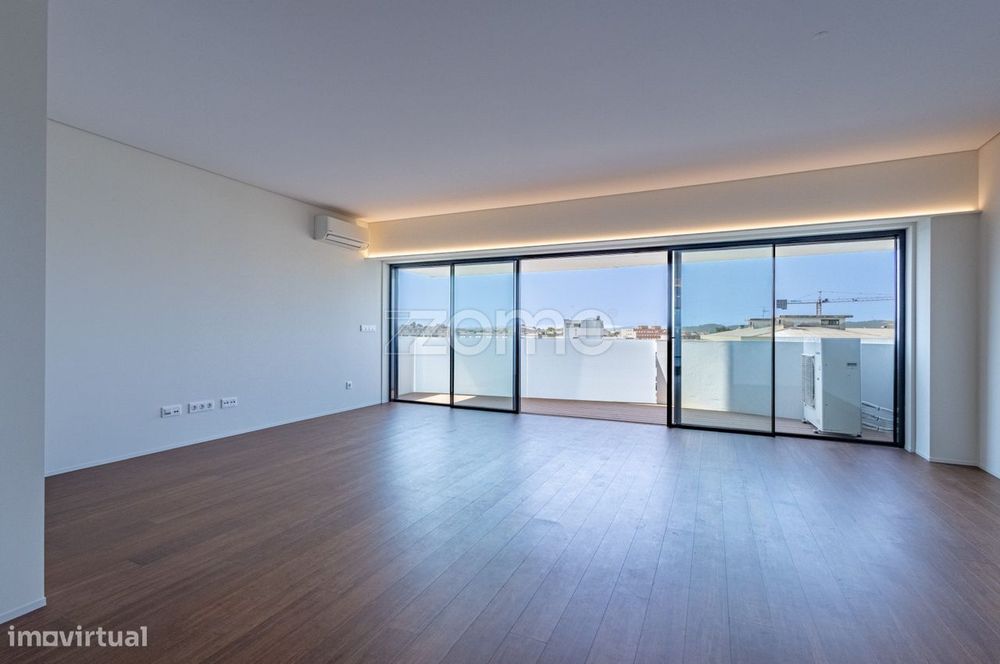 Apartamento T4 Duplex Novo no Prestigiado Edifício Alameda