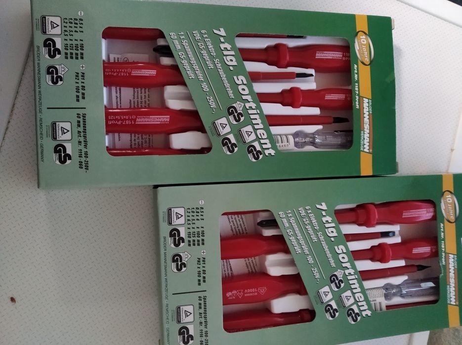 Набори відверток та ключів