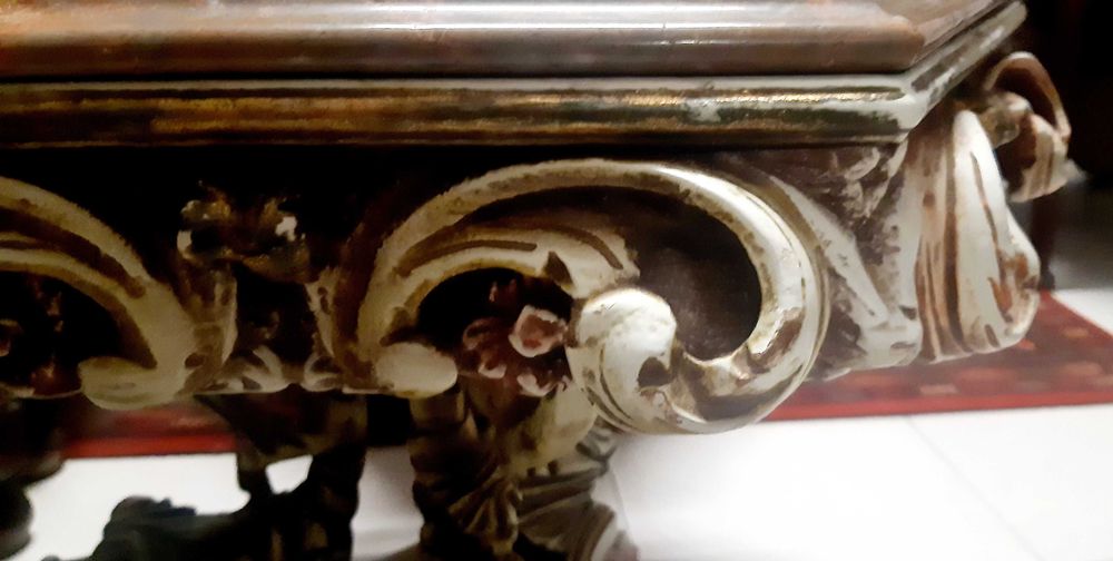 Antiquissima e Peculiar Mesa de Talha, com tampo em pedra, Sextavado.