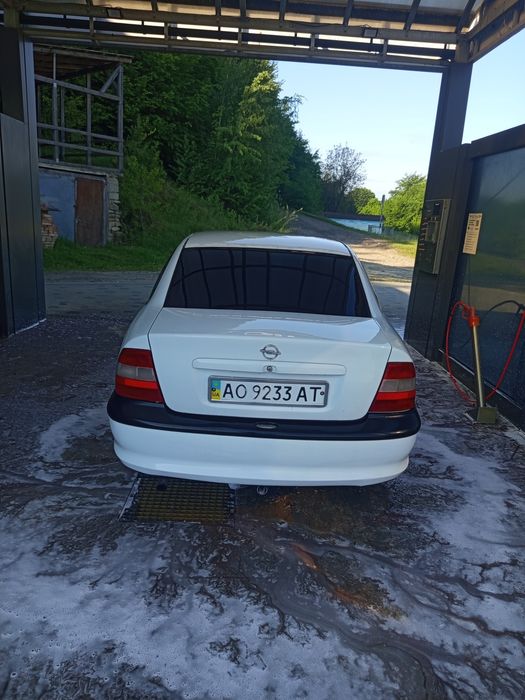 Opel Vectra B (1.8 бензин).