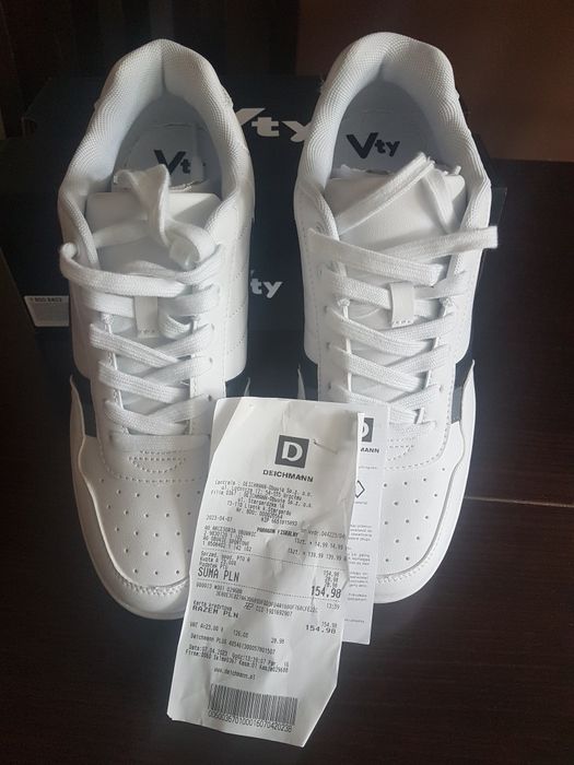 Sprzedam buty  białe sneakery