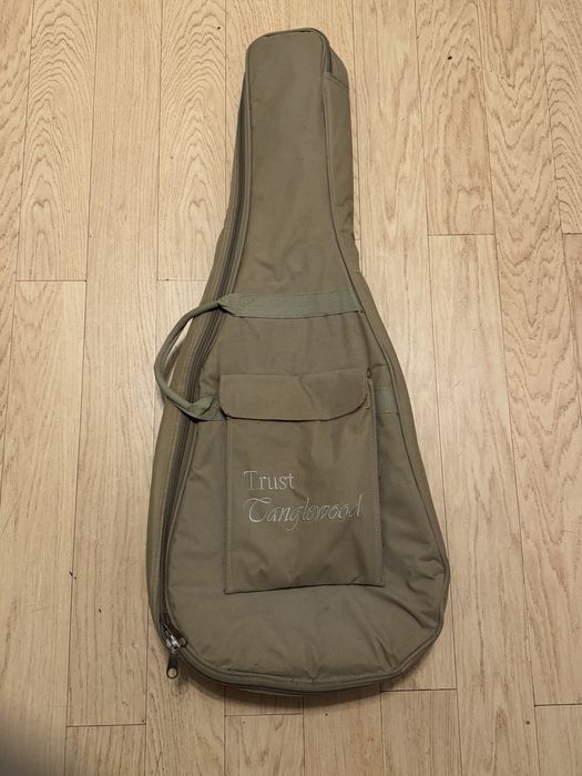 Futerał na gitarę do noszenia instrumentu