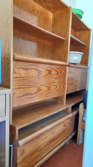 Desk for clearing out64751303620099121