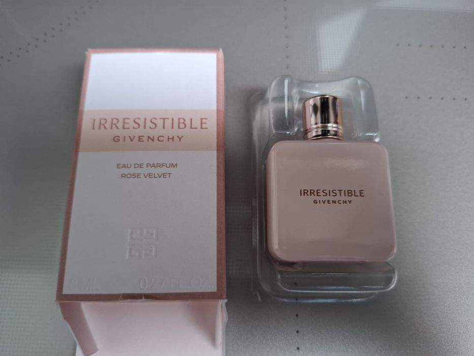 Damskie EDP  Givenchy Irresistible Rose Velvet 8ml  nowa miniaturka