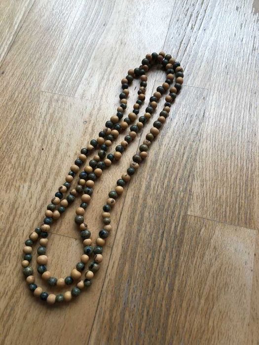 colar bolinhas tons azul e branco