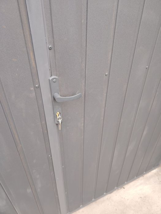 Drzwi wrota wierzeje do stodoły garażu