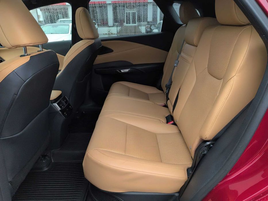 Lexus RX 350h Luxury      2024