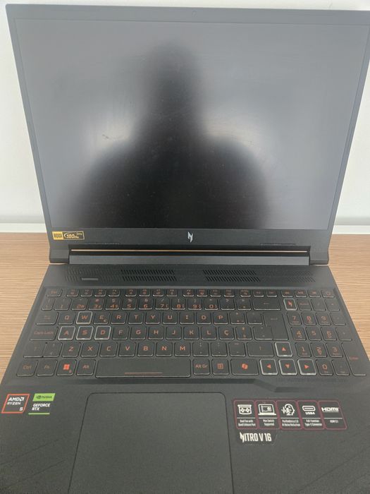 Acer Nitro v16 16ram/512gb rtx 4050