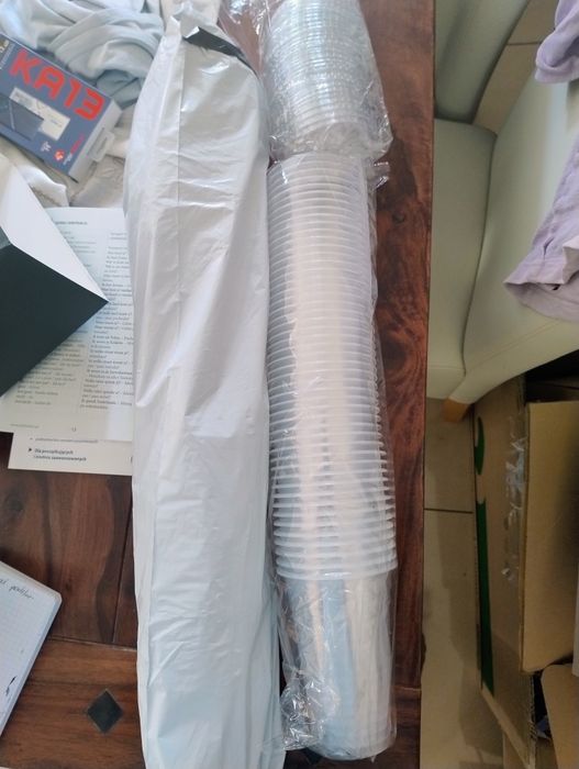 Plastikowe kubki z pokrywkami 99szt NOWE okazja