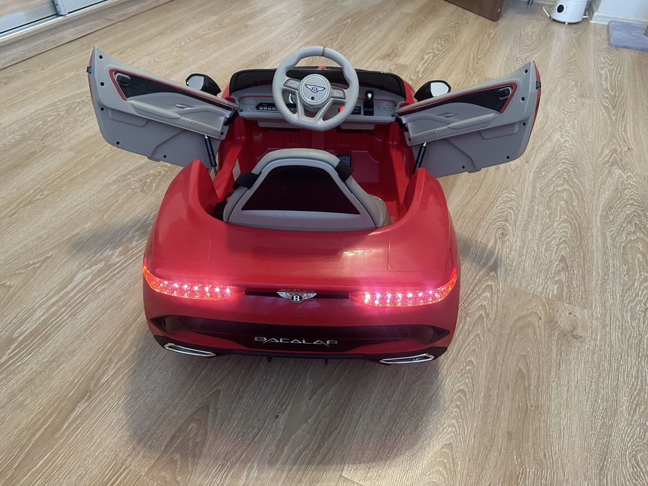 Електромобіль дитячий