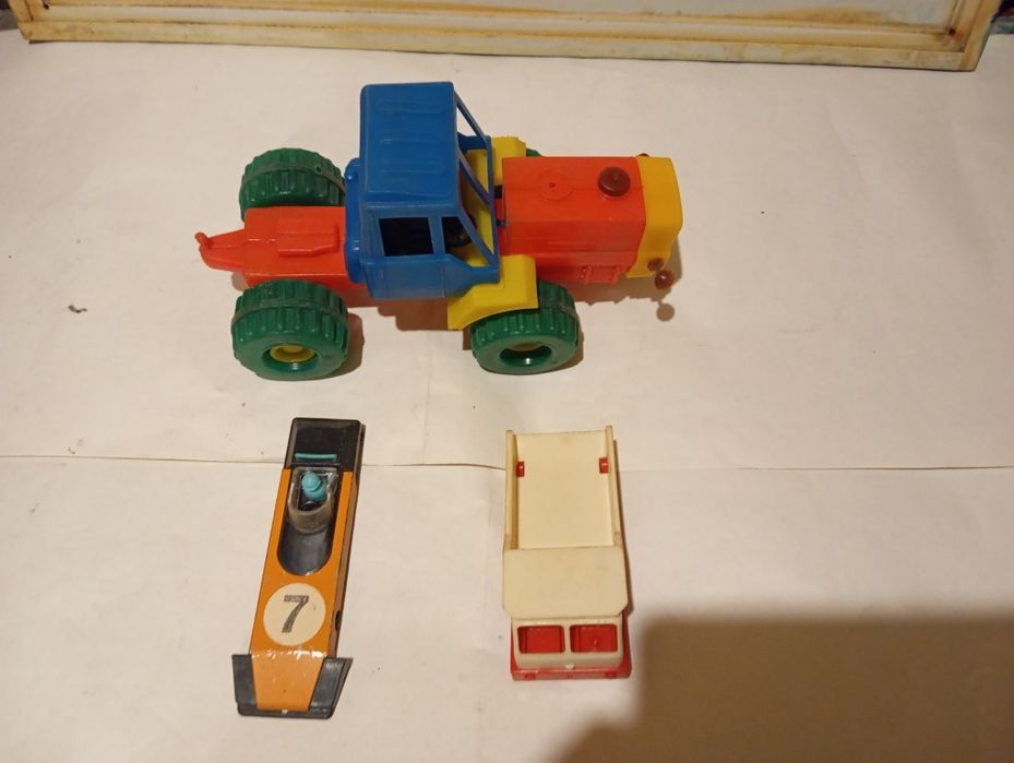 Лот игрушечного транспорта. Под ремонт или запчасти.