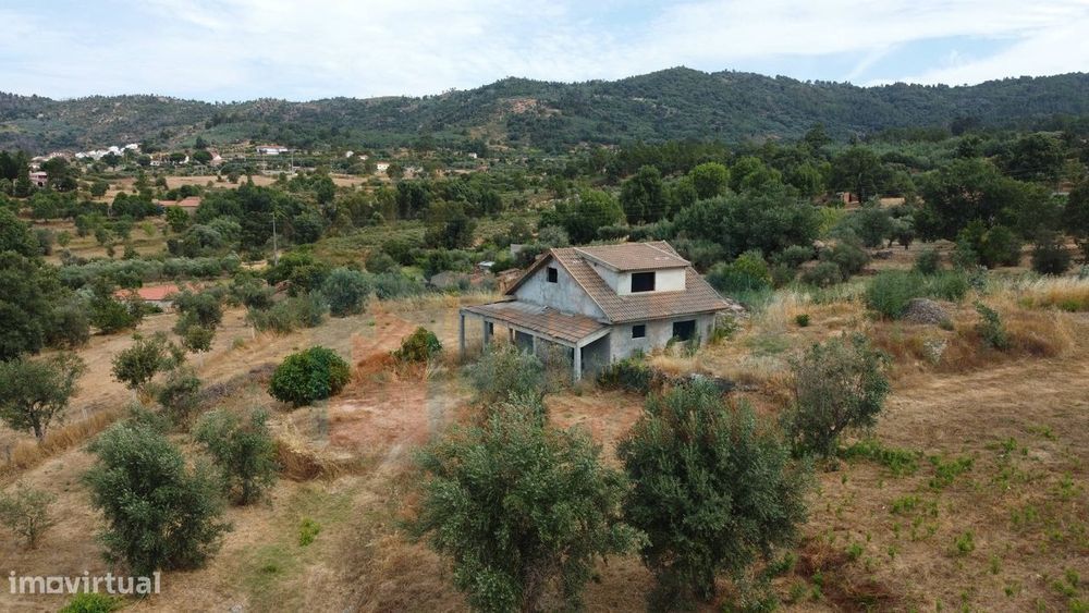 Terreno c/ Moradia p/ Terminar - Pero Viseu