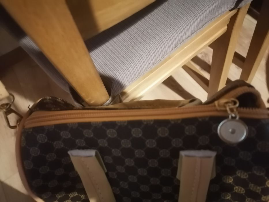 Brązowy kuferek torebka