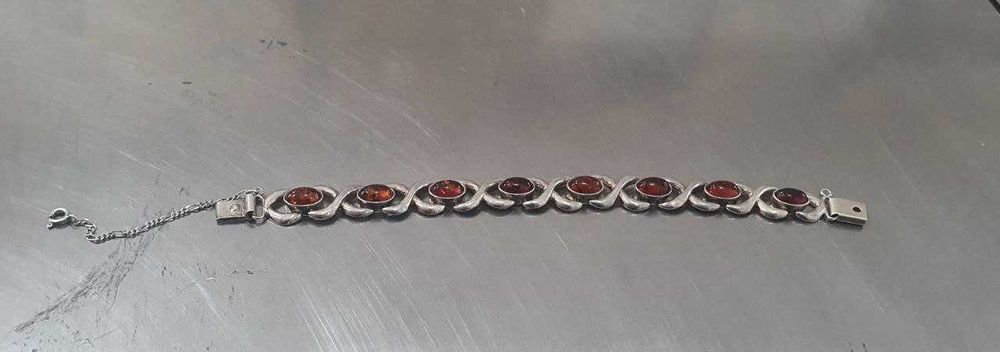 Продам винтажный серебряный браслет с янтарем