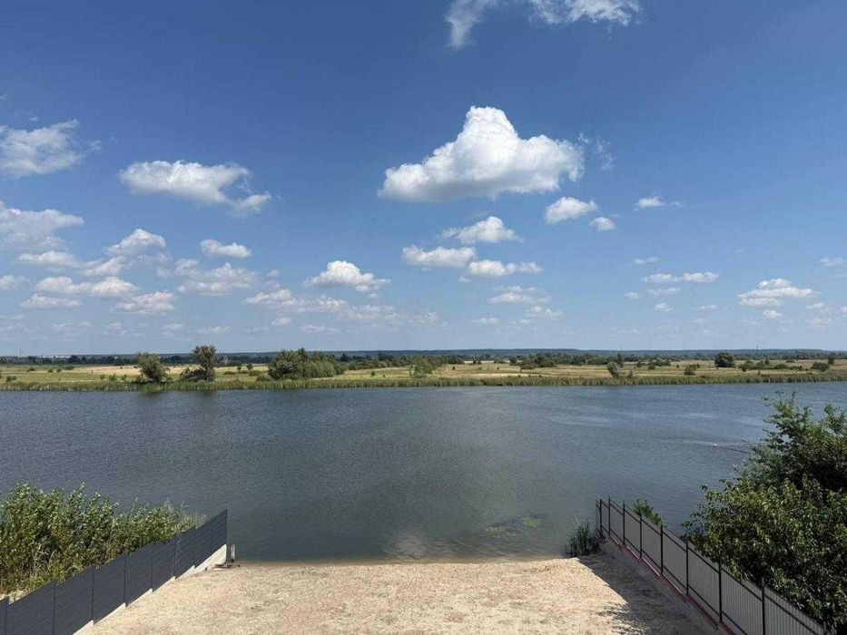 Продаж будинку Осокорки з виходом до озера