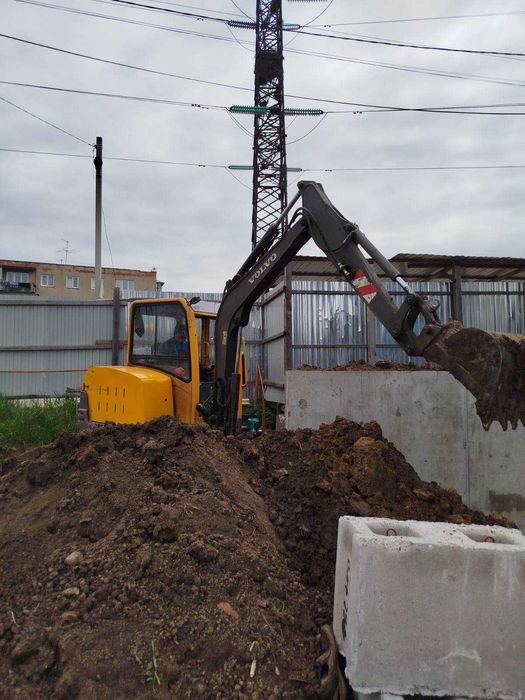 Оренда/послуги міні-екскаватора Volvo EC35