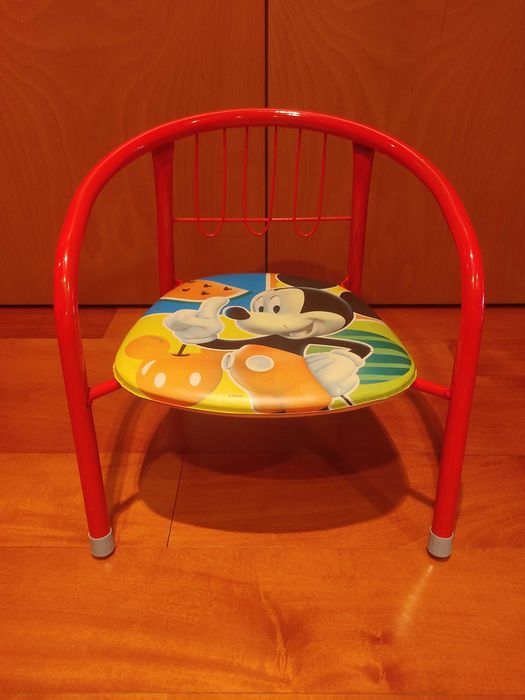 Cadeira infantil Mickey Mouse, em metal, vermelha
