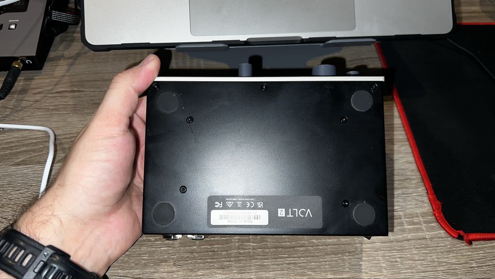 Продам аудіокарту UAD Volt 2