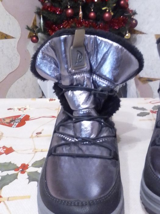 Дутики сріблясті, 39 розмір, нові, на овчині 25см  устілка