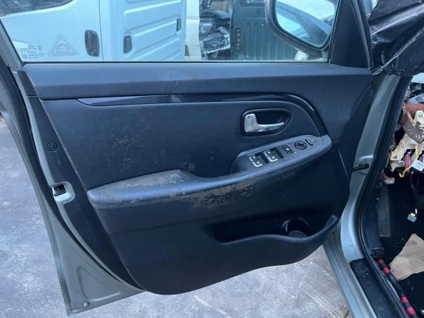 Fechadura / fecho porta frente esquerdo KIA Carens IV