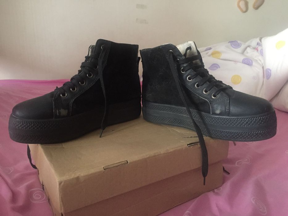 Tenis pretos com plataformas n.38/39