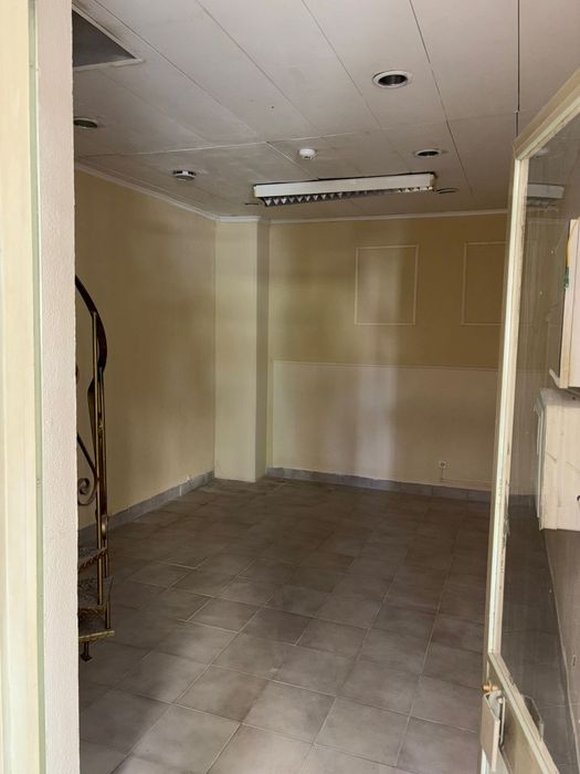 Loja  28 m² área bruta  centro comercial flamingos  Santo António dos cavaleiros