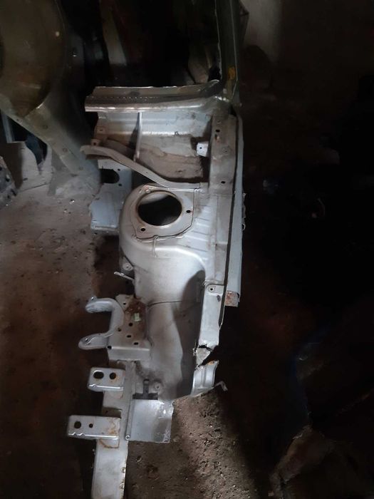 Ланжерон четверть передння ліва Mitsubishi Lancer 9 2004-2008