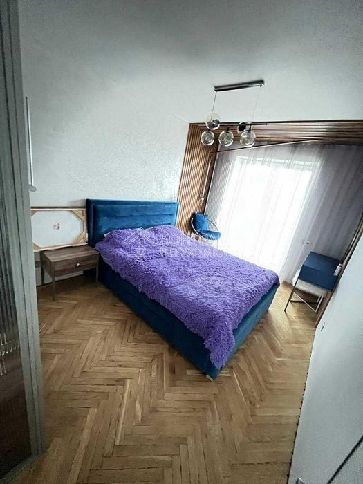 Продається  3кімн.кв.  центр . Гімназійна набережна