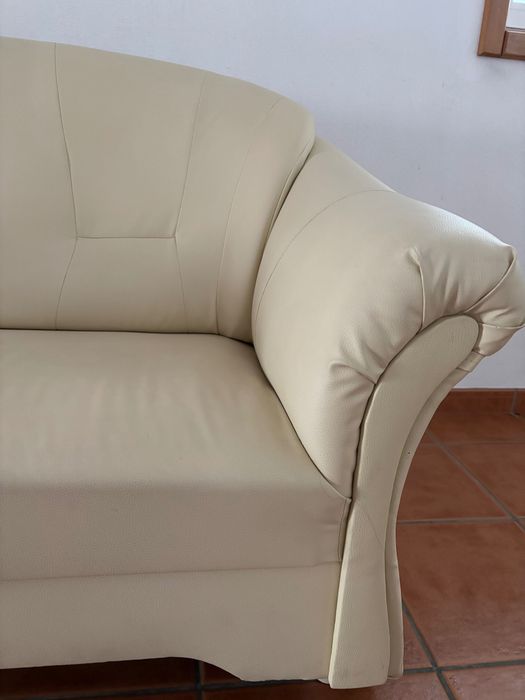 Sofá bege em ótimo estado