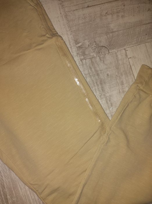 Dres dziewczęcy  jasno- beżowy COCCODRILO rozm. 164