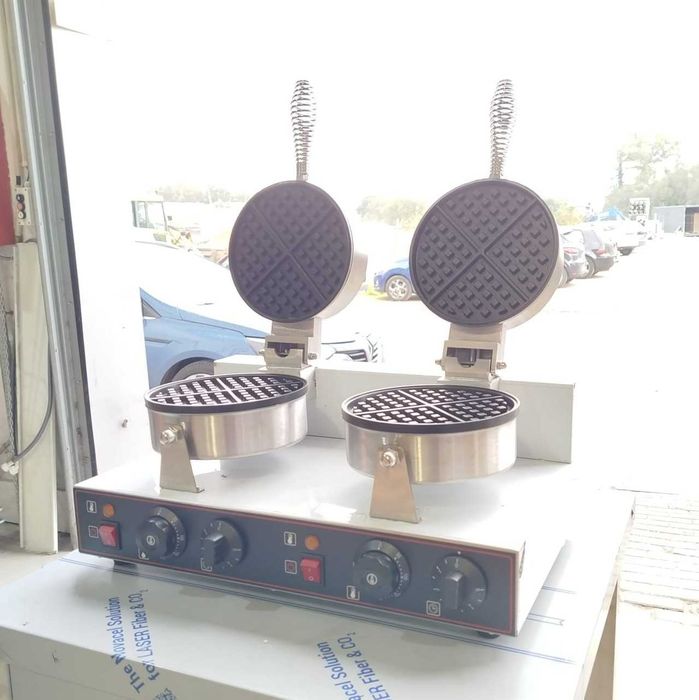 Máquina de Waffles Dupla - NOVA
