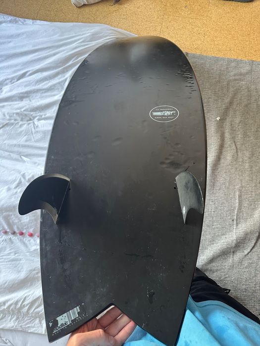 Prancha de surf 5.6 black baron twin fish