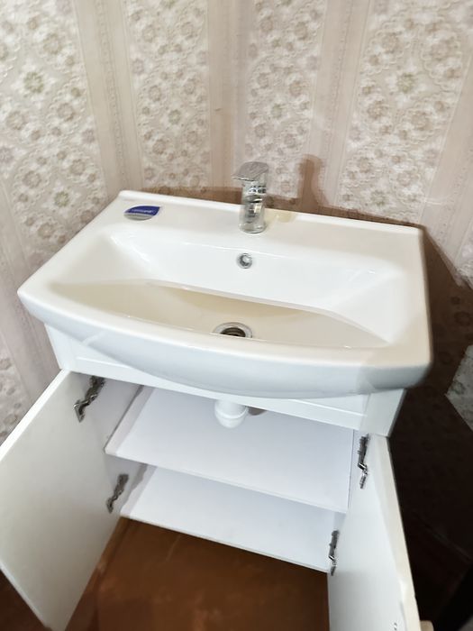 Умивальник в ванну кімнату