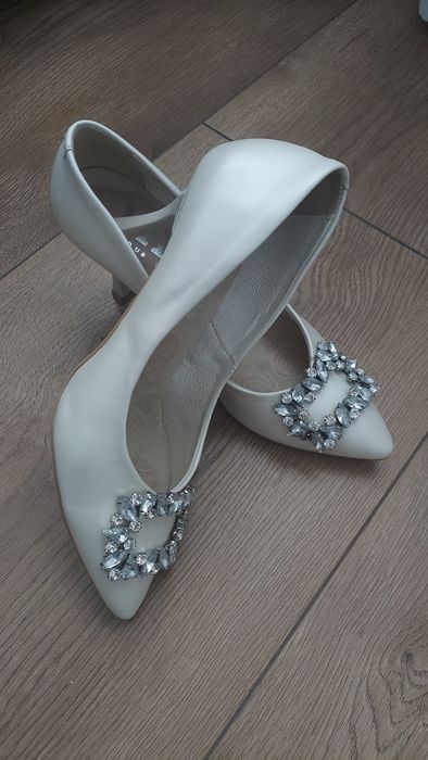 Buty eleganckie czółenka pantofle 36 Brilu