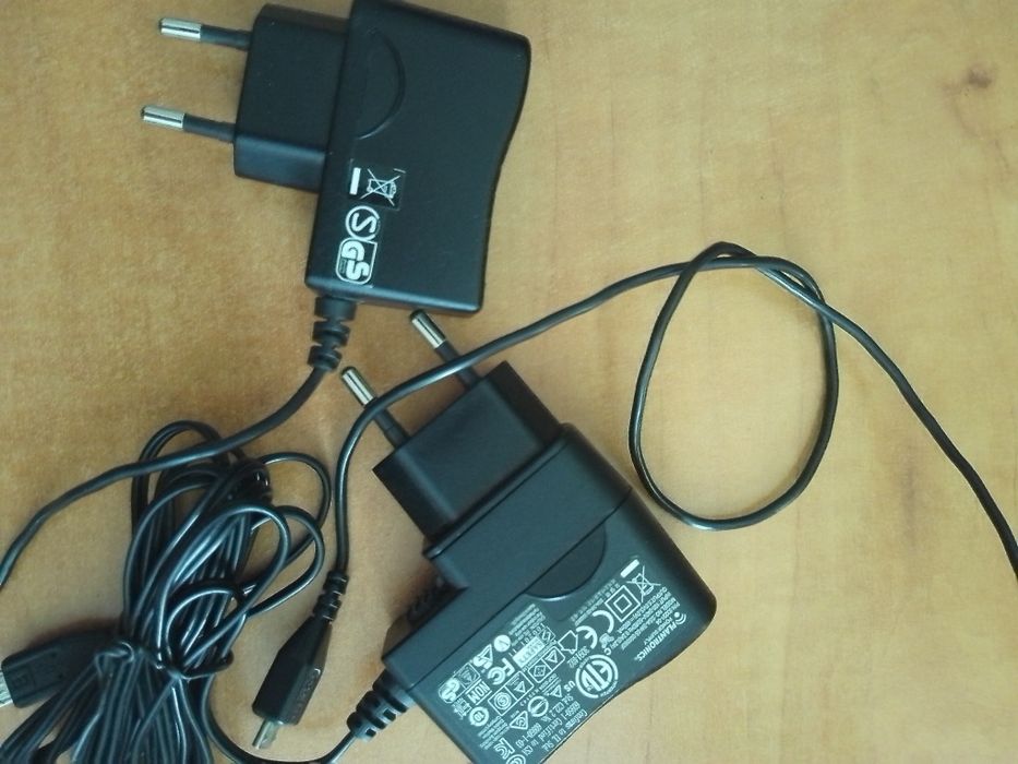 2 Зарядні пристрої Plantronics
