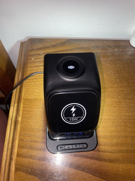 Relógio com  3 carregadores Wireless Charger