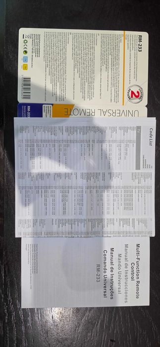 Comando de TV e CBL Simples Universal RM-233 USADO