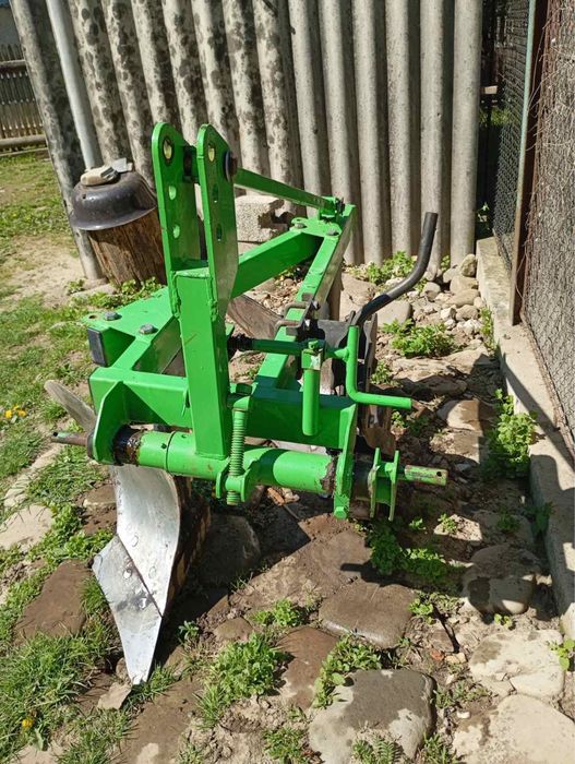 В ціну входить трактор Kubota GL-19, плуг, косарка та фриза