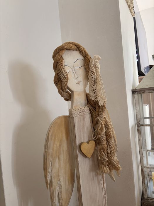 Anioł z drewna rzeźba boho