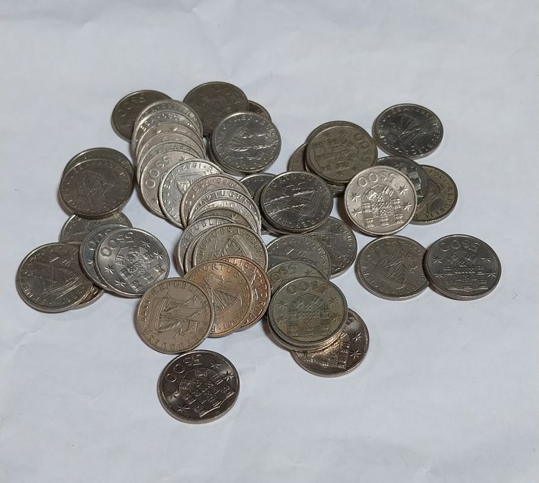 Lote de 50 moedas de 5 escudos