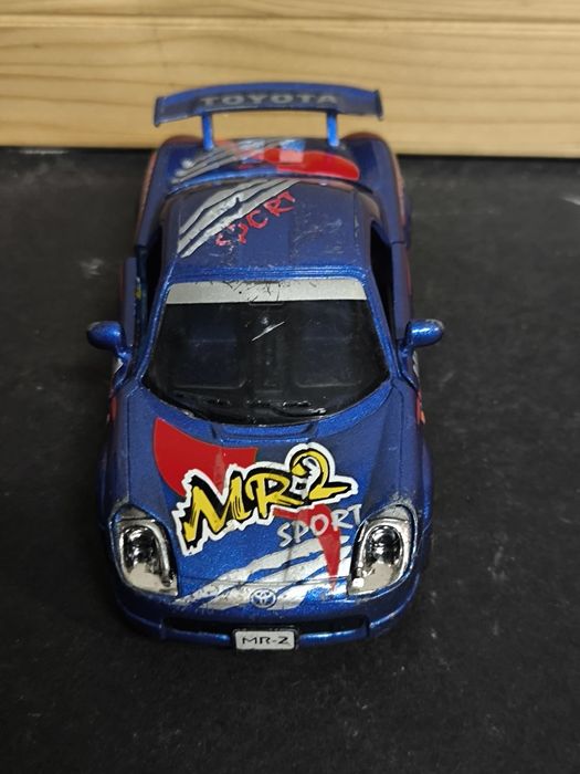 Carrinho Toyota MR2 Azul
Miniatura de um carro desportivo Toyota MR2.